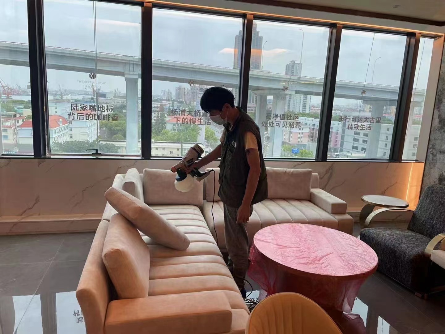 窗簾含有甲醛嘛？窗簾異味重是什么原因引起的